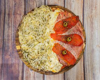 Pizza De Jamón Y Morrones (Porción)