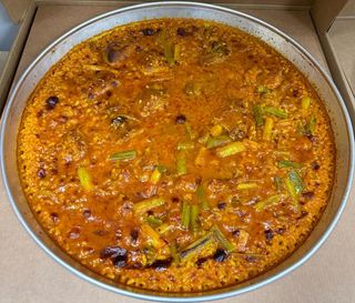 Arroz De Secreto Ibérico Con Ajetes (2 RACIONES)