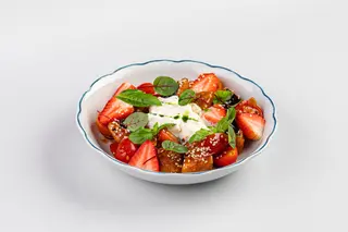Салат с баклажаном и со страчателлой