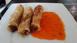 Sajgonki 3 szt i sos.