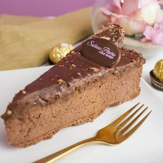 Fatia de torta ferrero rocher 