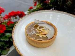 Шоколадний тарт з солоною карамелью (70g)