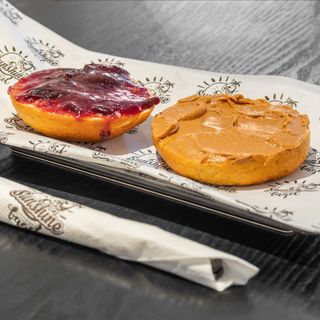 PB Jelly bagel posno