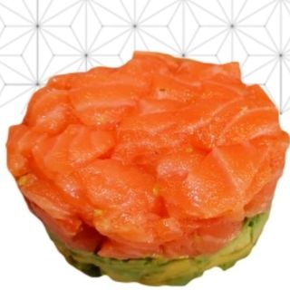 145.Tartar salmon aguacate y salsa ponzu