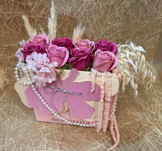 Mala com Rosas de Sabão e Flores Secas