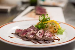 Tagliata di fassone con patate al brucio