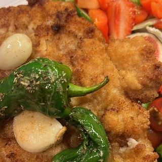 Schabowy z sałatką