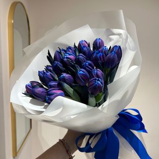 25 космічних тюльпанів 