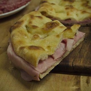 Pizza ripiena con cotto