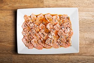 Carpaccio salmone scottato