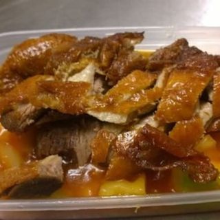 Pato asado con piña