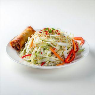 Ensalada china con rollo de primavera
