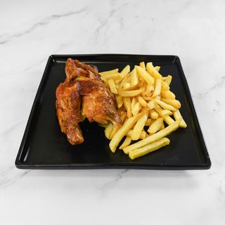 Mezzo pollo al girarrosto e patatine fritte