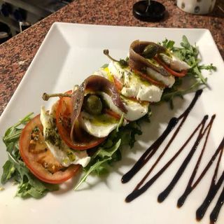 Ensalada caprese de búfala