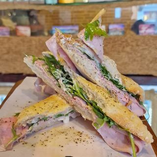 Bocadillo De Roast Beef