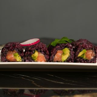 Uramaki sake (in riso venere)