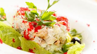 САЛАТ ОЛИВЬЕ С СЕМГОЙ 100Г