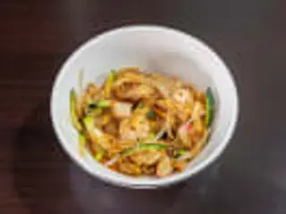 Spaghetti di riso con frutti di mare