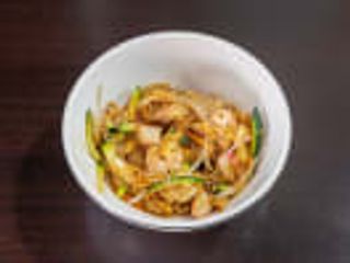 Spaghetti di riso con frutti di mare