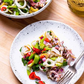 Салат с кальмарами