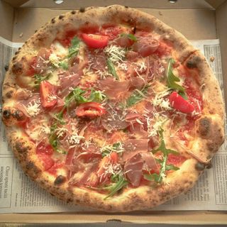 Пица Прошуто крудо 