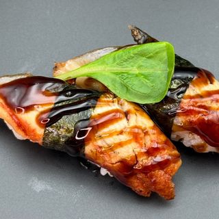 150. Nigiri anguila (2u)