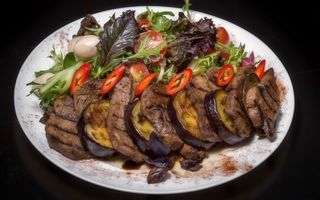 Теплий салат з телятини (350г)