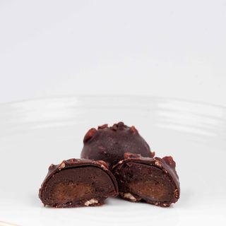 Гранде бонбон с натурален шоколад и лешников крем