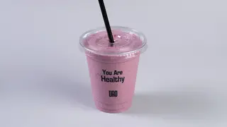 Berry Blitz   -  Calories: 200–250 kcal