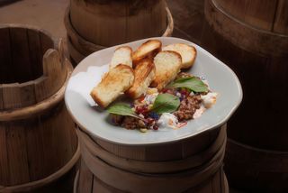 Тар-тар з яловичини зі страчателлою (140/100 г)