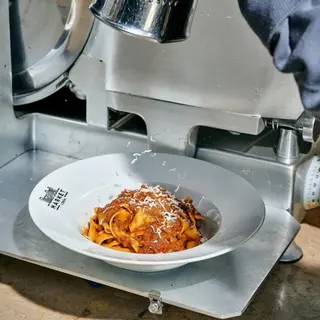 Tagliatelle con Ragù alla Bolognese 