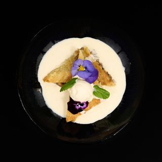 Topla pita sa jabukama