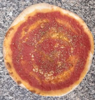Base pizza con pomodoro
