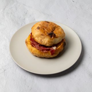 Komplet lepinja sa goveđom pršutom