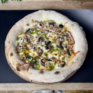 Піца з беконом та грибами (470г)