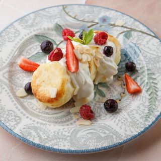 Кілгейлі сырниктер / Сырники со сливочным кремом