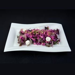 Салат из запеченной свеклы и с сыром Креметте