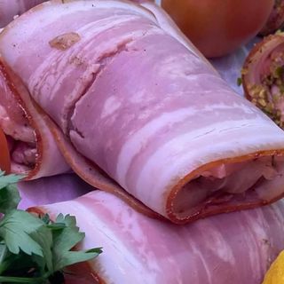 Panino con cosciotto di pollo e bacon