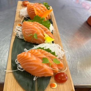 40.Sashimi de salmón
