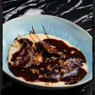 Carrilleras De Ternera Al Vino Tinto