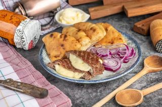 Punjena pljeskavica u somunu