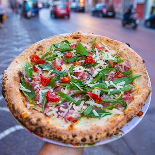 Pizza paesana con crudo