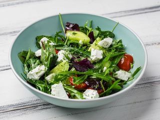 Овочевий салат з зеленню та сиром Фета (220g)