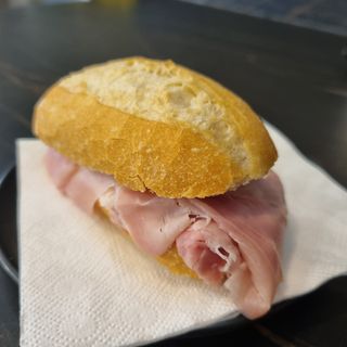 Mini baguette con prosciutto cotto
