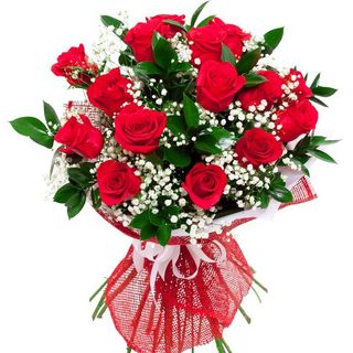 Buchet cu 15 trandafiri „Pasiune și Gingășie”