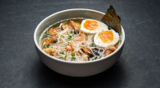 Суп рамен з морепродуктами