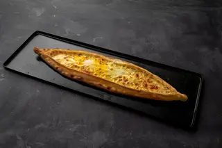 Yumurtalı kaşarlı pide