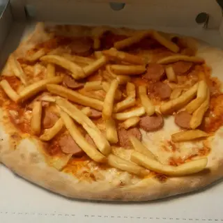 Pizza wurstel patatine
