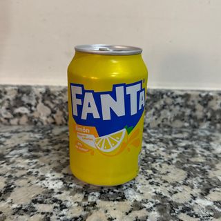 Fanta Limón lata 330ml.
