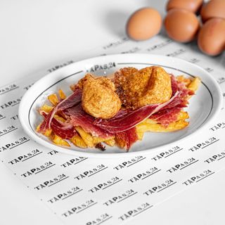 Huevos estrellados con patatas y jamón ibérico 